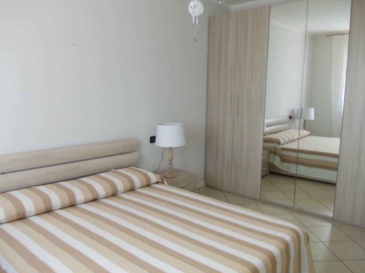 Alessandria Residence デセンツァーノ・デル・ガルダ エクステリア 写真