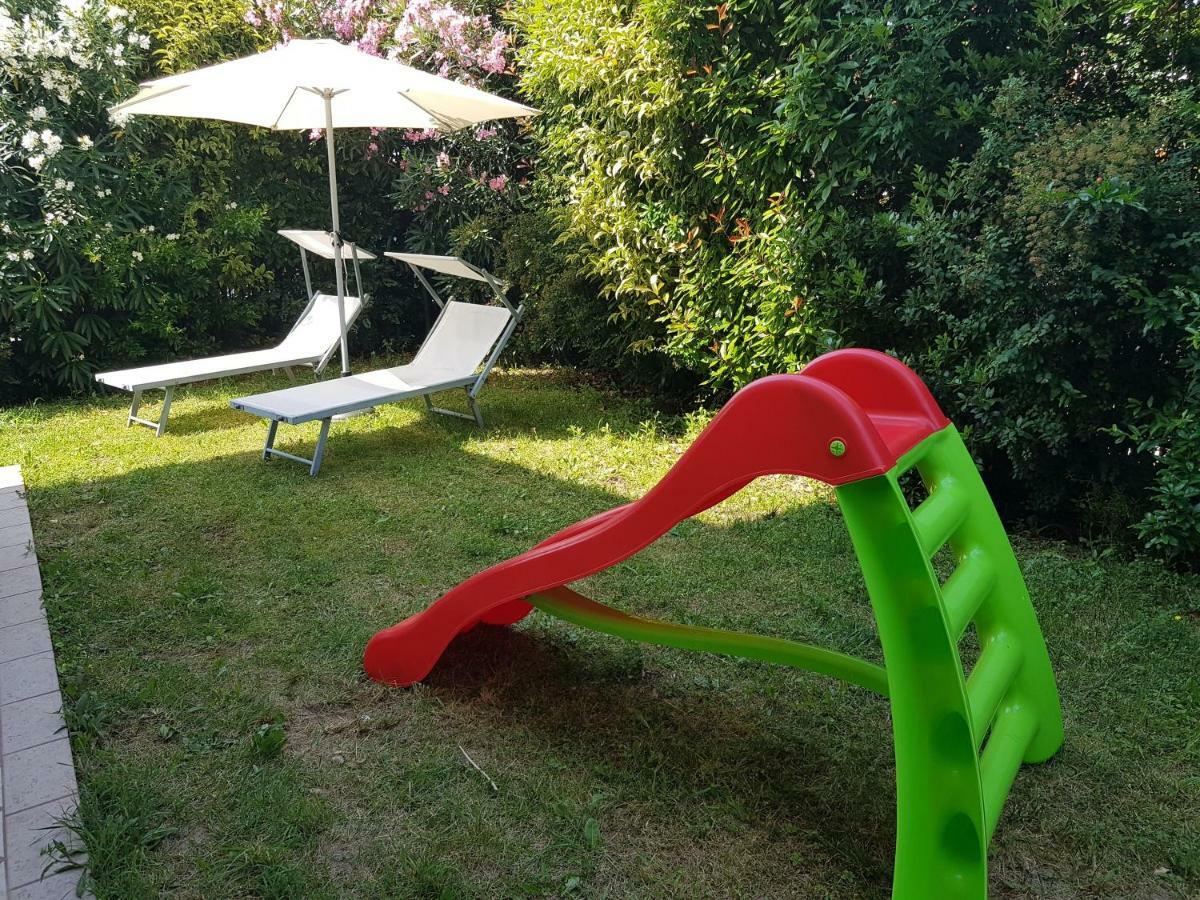 Alessandria Residence デセンツァーノ・デル・ガルダ エクステリア 写真